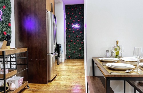 South Slope Apartment | Stunning Home Away from Home in Park Slope♛Close to NYC♛Rooftop w/View♛Laundry