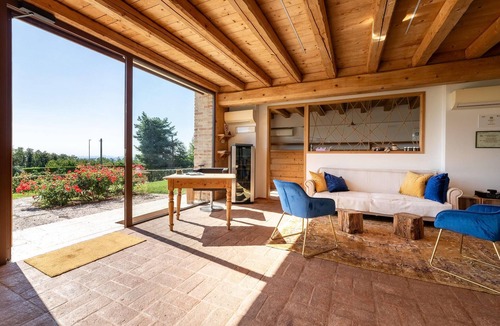 Venegazzu House | Stunning home in Volpago d.Montello-TV-