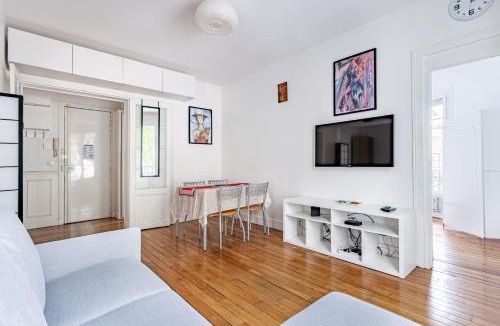 Cachan Apartment | Stunning Parkview Apartment close to Paris