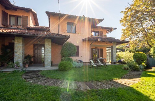 Narzole House | Stunning villa for 8 people with WIFI, hot tub, private pool, A/C, TV and terrace