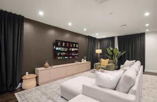 East Harlem Apartment | Stylish 3BR Designer Home in Harlem!