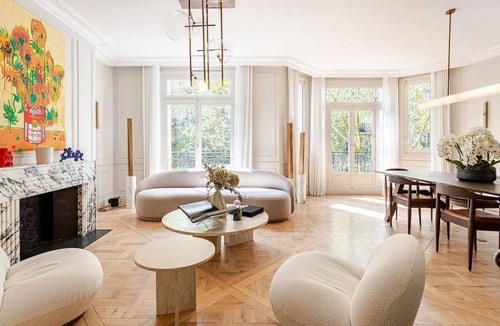 Champs-Elysees Apartment | Stylish Parisian Escape on Ave. George V – Walk to Eiffel Tower & Champs-Élysées