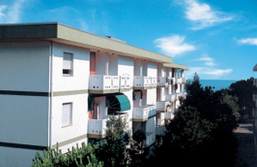 San Michele al Tagliamento Apartment | Stylish retreat steps from everything