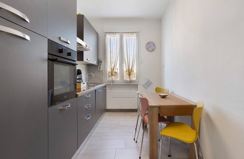 Pavia House | Suite Ponte Vecchio Holiday Home with Wi-Fi and Air Conditioning