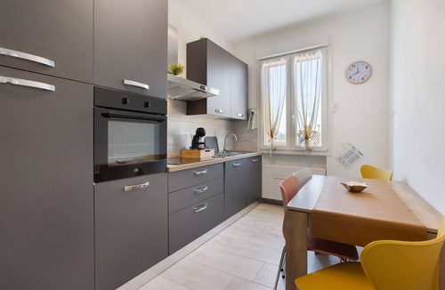 Pavia House | Suite Ponte Vecchio Holiday Home with Wi-Fi and Air Conditioning