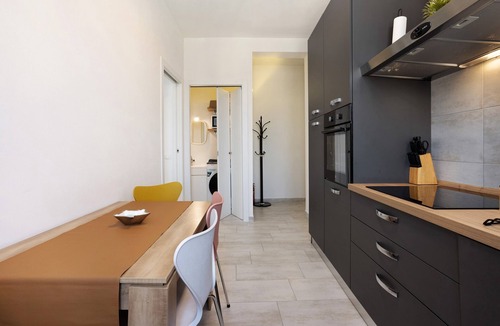 Pavia House | Suite Ponte Vecchio Holiday Home with Wi-Fi and Air Conditioning