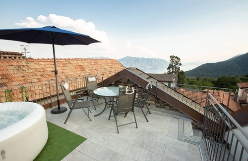 Trarego Viggiona House | Suite with kitchen and view of Lake Maggiore