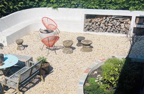 Queens House | SUN FILLED 3-bedroom APARTMENT with WiFi, AC in ROCKAWAY BEACH