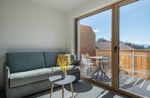 Lana Apartment | "Sunnig - Apartment Abendsonne" with Mountain View, Balcony & Wi-Fi