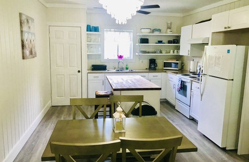 Rainbow Bay Cottage | Sunny Haze