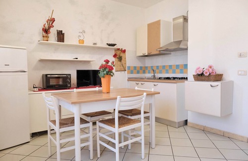 Rosapineta Apartment | Sunny holiday flat-Beahost