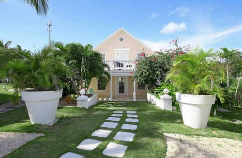 Governor's Harbour Cottage | Sunny & Stylish 1BR Upstairs Cottage Apartment