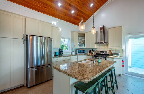 Hope Town House | Sunsation - Luxurious Home Near the Beach, with Spectacular Ocean Views