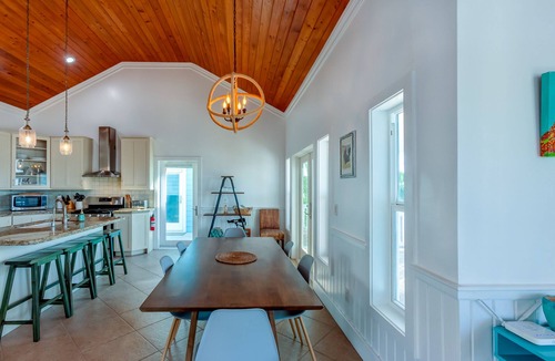Hope Town House | Sunsation - Luxurious Home Near the Beach, with Spectacular Ocean Views