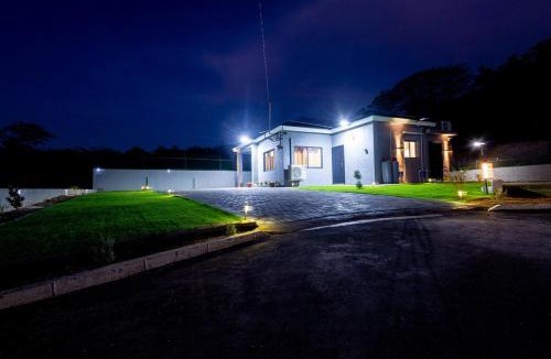 Runaway Bay Villa | Sunset Sea-renity Villa