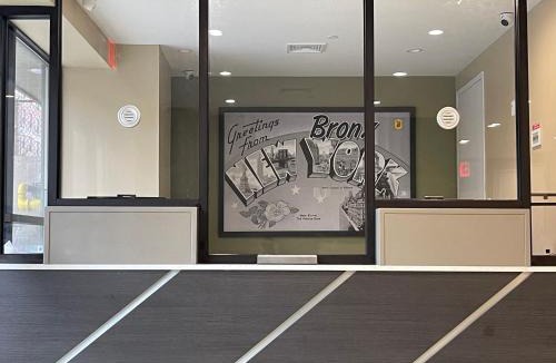West Bronx Hotel | Super 8 by Wyndham Bronx Near Botanical Garden