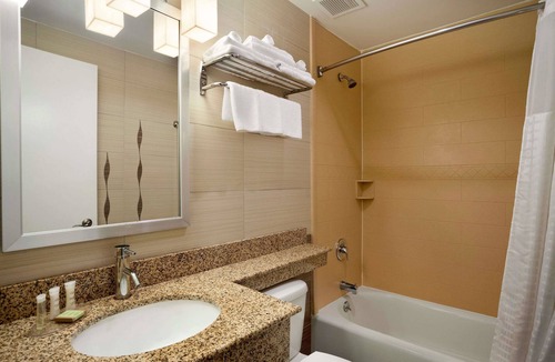 West Bronx Hotel | Super 8 by Wyndham Bronx