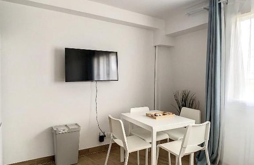 Livry-Gargan Apartment | Superbe Appart tout confort aéroport CDG 4 pers