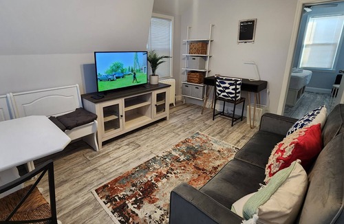 Queens Apartment | Surfer's Paradise 2 blocks from the beach in NYC with shared fenced-in backyard.