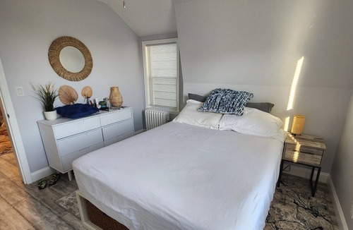 Queens Apartment | Surfer's Paradise 2 blocks from the beach in NYC with shared fenced-in backyard.