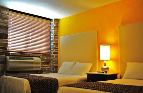 Queens Hotel | Surfside Motel