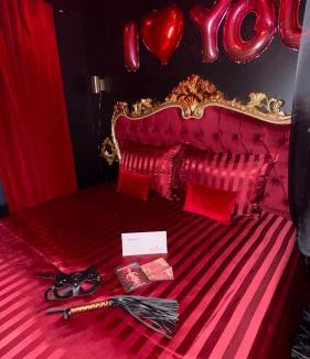 Villeneuve-le-Roi House | SWEET DREAMS Love room & Spa