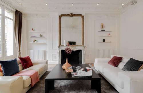 Champs-Elysees Apartment | Sweett | Cerisoles D