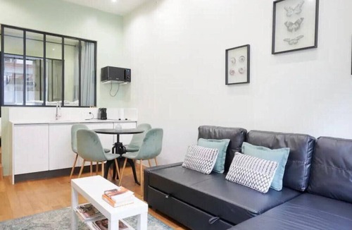 Quartier de Rochechouart Apartment | T2 with Wifi near Montmartre