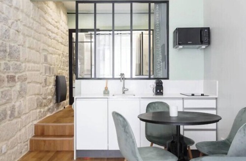 Quartier de Rochechouart Apartment | T2 with Wifi near Montmartre
