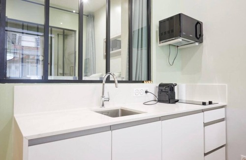 Quartier de Rochechouart Apartment | T2 with Wifi near Montmartre