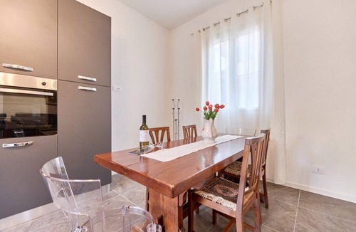Desenzano del Garda Apartment | Take a break and rejuvenate in this oasis of peace.