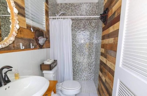 Coral Harbour Cabin | Tangerine Sunsets Lower Island Charm