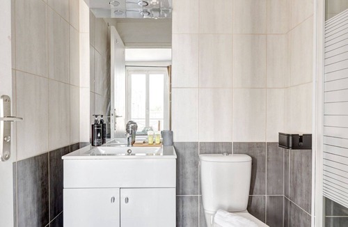 Montreuil Apartment | TBS 142 - Cosy Studio at the Gates of Paris