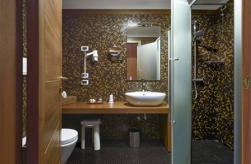 Lovadina Hotel | Thai Si