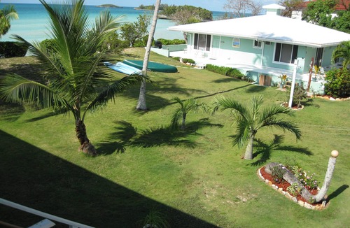 South Palmetto Point House | The Barefoot Beach House sits on a sandy beach