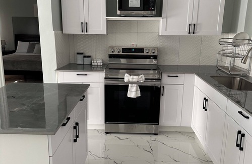 Havendale Apartment | The Cozy Curve: Full 2 Br 2 Bth Apartment in Central location in Kingston