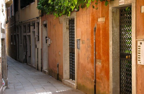 Cannaregio Apartment | the Levantine - apartment with private courtyard and overlooking canal