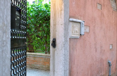 Cannaregio Apartment | the Levantine - apartment with private courtyard and overlooking canal