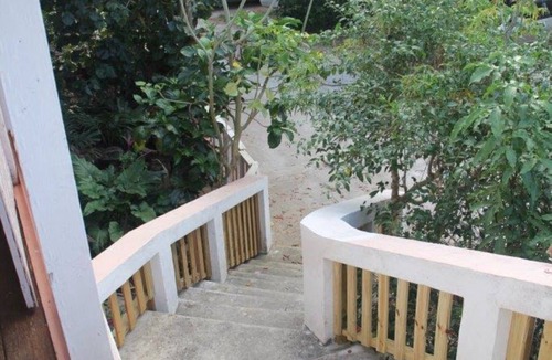 Governor's Harbour Apartment | "The Most Convenient Location For Your Vaction"