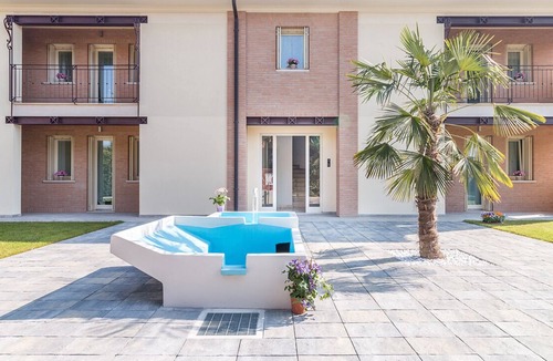 Cimadolmo House | The Rialto apartment offers modern comfort and tranquility, spacious and sunny