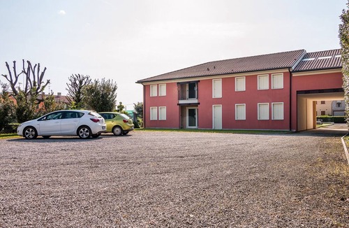 Cimadolmo House | The Rialto apartment offers modern comfort and tranquility, spacious and sunny