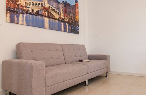 Cimadolmo House | The Rialto apartment offers modern comfort and tranquility, spacious and sunny
