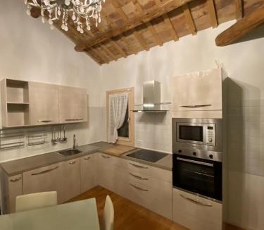 Cavarzere Apartment | The Roses House vicino Chioggia, Sottomarina e Venezia