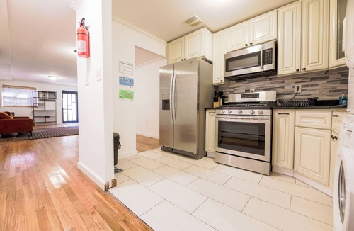 Crown Heights House | The Schenectady House - Unit 1/Executive Room/Private Bath