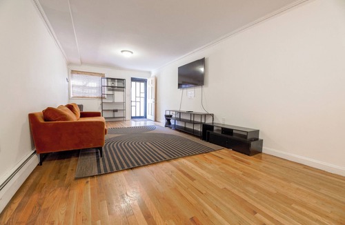 Crown Heights House | The Schenectady House Unit 1/Standard Large Room/Shared Bath & Common Areas