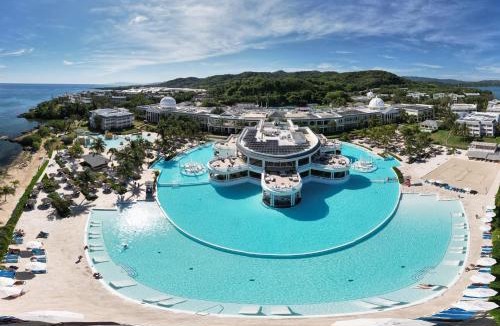 Lucea Resort | The Signature Level at Grand Palladium Lady Hamilton Resort & Spa- All Inclusive