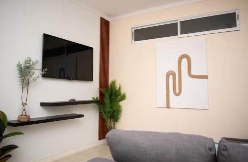 New Kingston Apartment | The Soul of Kingston Chic 2BR Condo with Pool and GYM