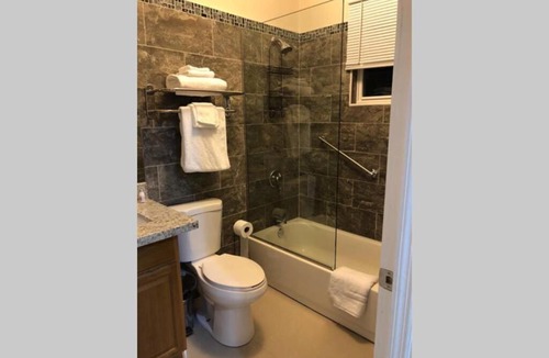 Kingston Apartment | The Sundown Apartments