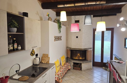 Ternate Apartment | The Traveler's Rest | Comabbio lake retreat 5p | Malpensa, Milan, Lakes