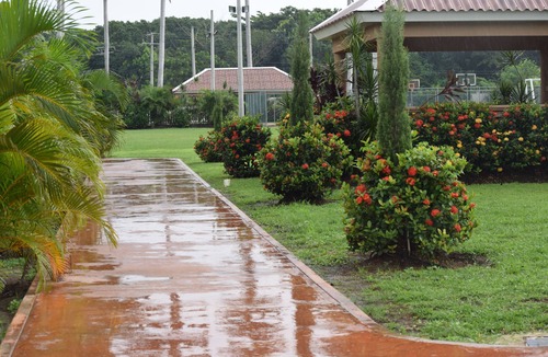 Kingston House | The White Pearl of Caymanas Coubtry Club Estate
